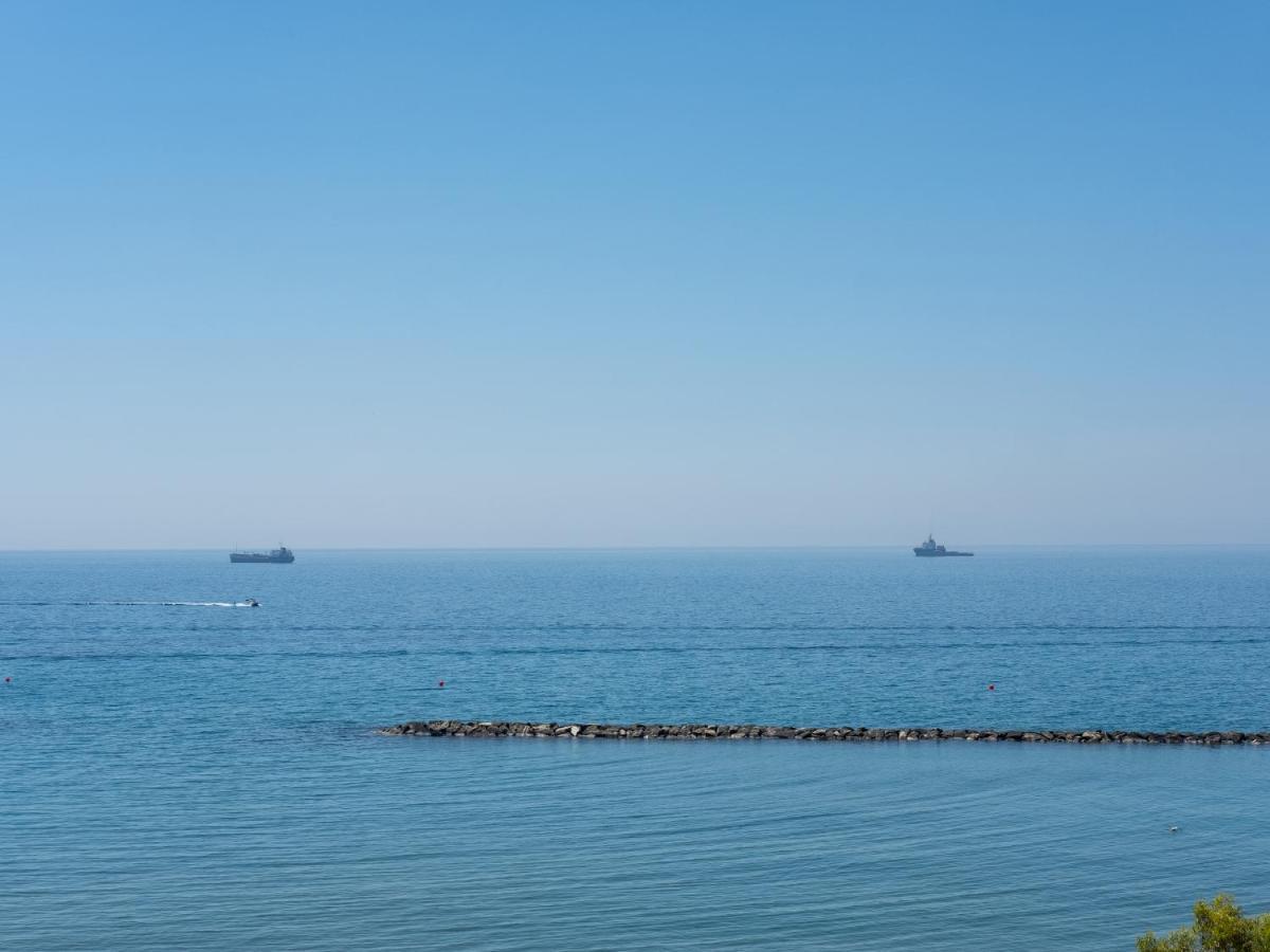 Sanders Kanika Sea Forum - Adorable 2-Bedroom Apartment With Sea View Лімасол Екстер'єр фото