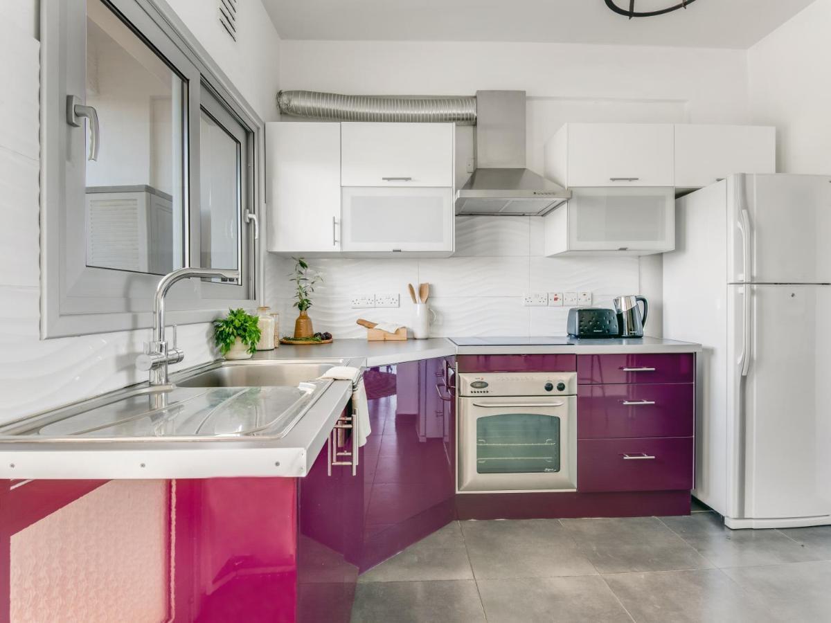 Sanders Kanika Sea Forum - Adorable 2-Bedroom Apartment With Sea View Лімасол Екстер'єр фото
